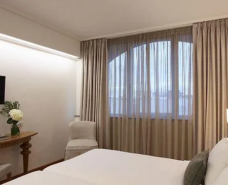 Titania 4* Atene